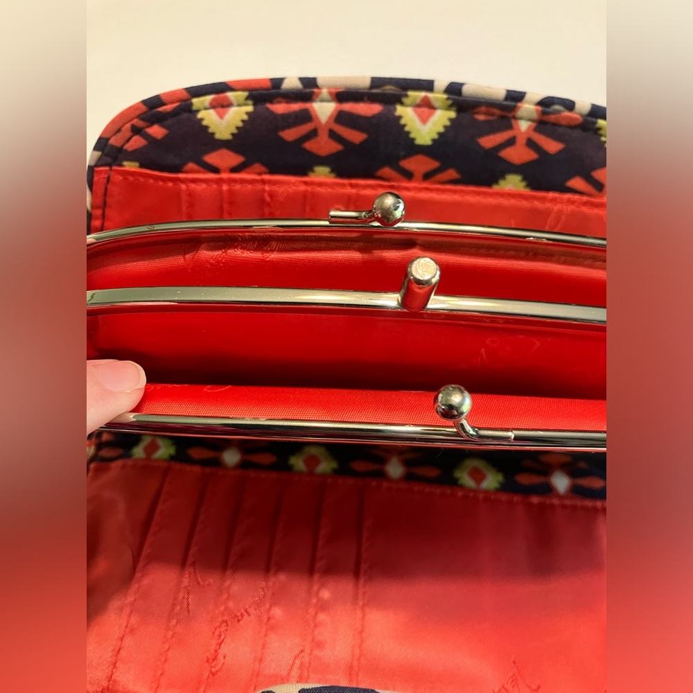 Vera Bradley quilted cotton clutch wallet Kiss N snap Sun Valley Navy Red Green - Picture 6 of 6
